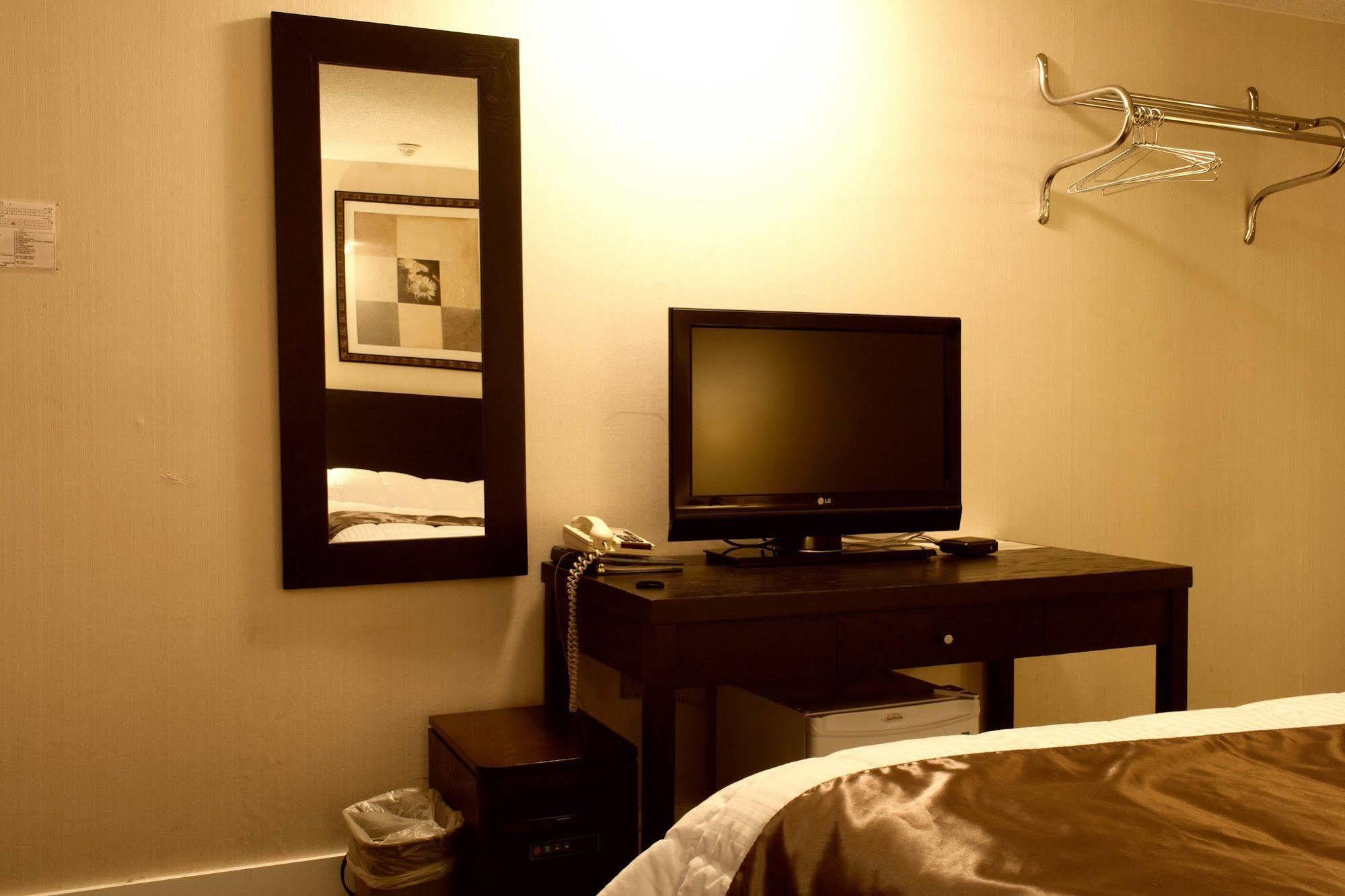 Hotel Moncton Esterno foto